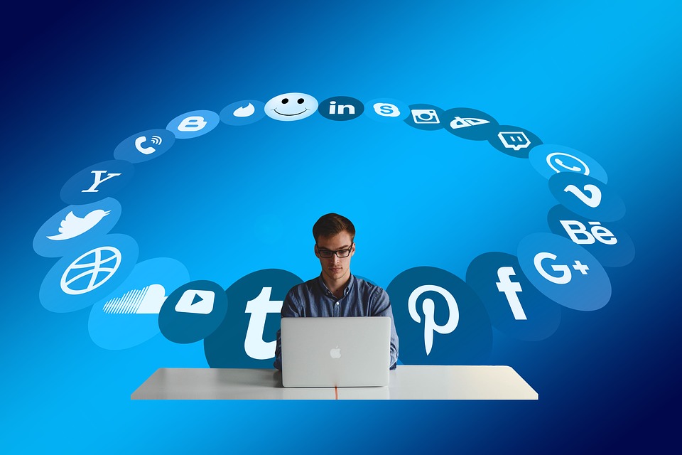 In-house or agency social media management: pros and cons - Image 1